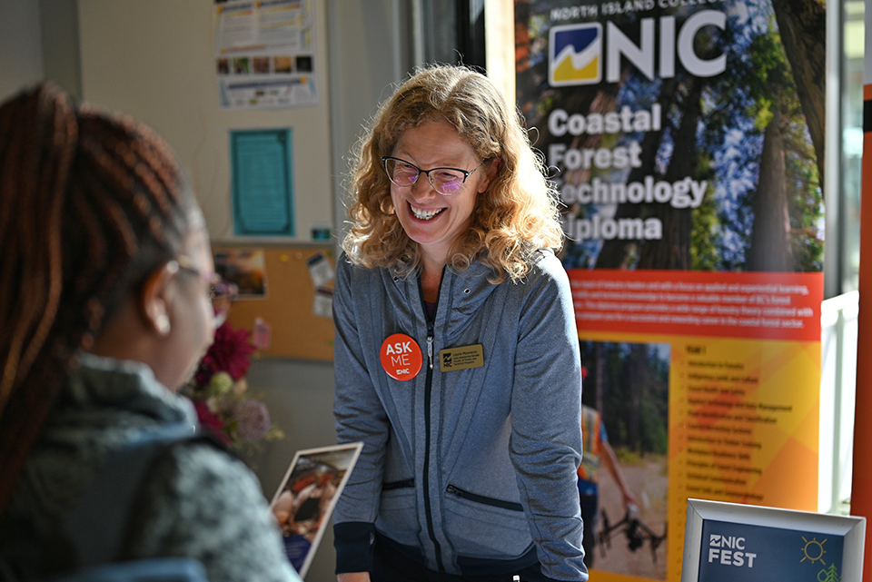 faculty members speaking with future students at NIC Fest