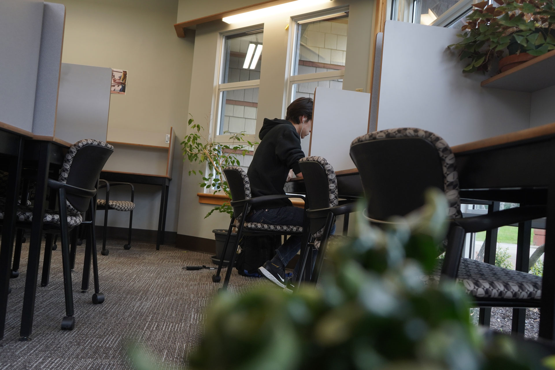 Student in the Library and Learning Commons at Comox Valley campus