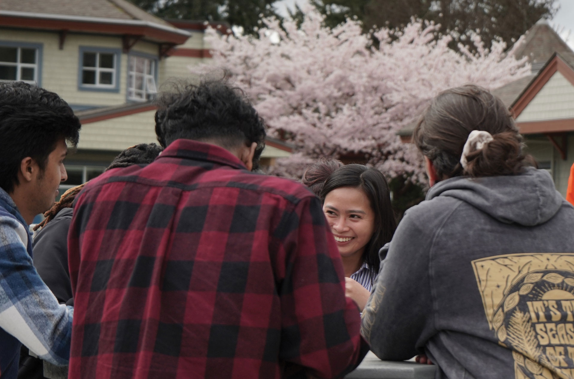 Students attending the NISU barbecue